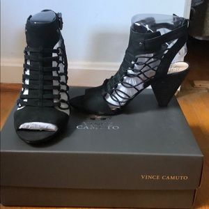 NIB Vince Camuto size 6 black suede sandals